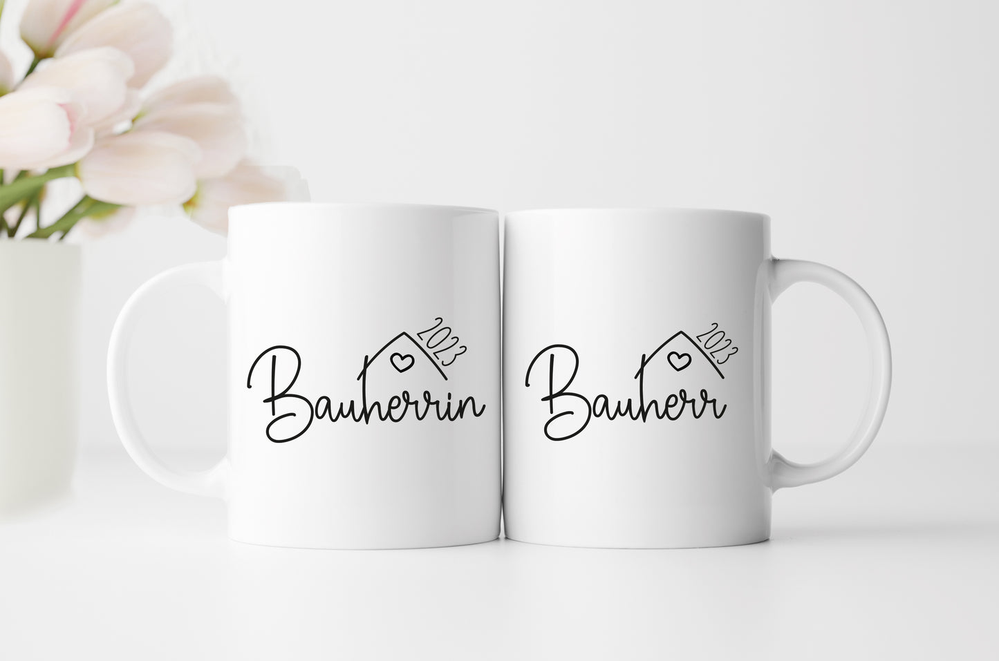 Personalisiertes Tassen Set | für den Hausbau mit Jahreszahl | Bauherr + Bauherrin 1 | Hingucker auf der Baustelle | Geschenk zum Richtfest
