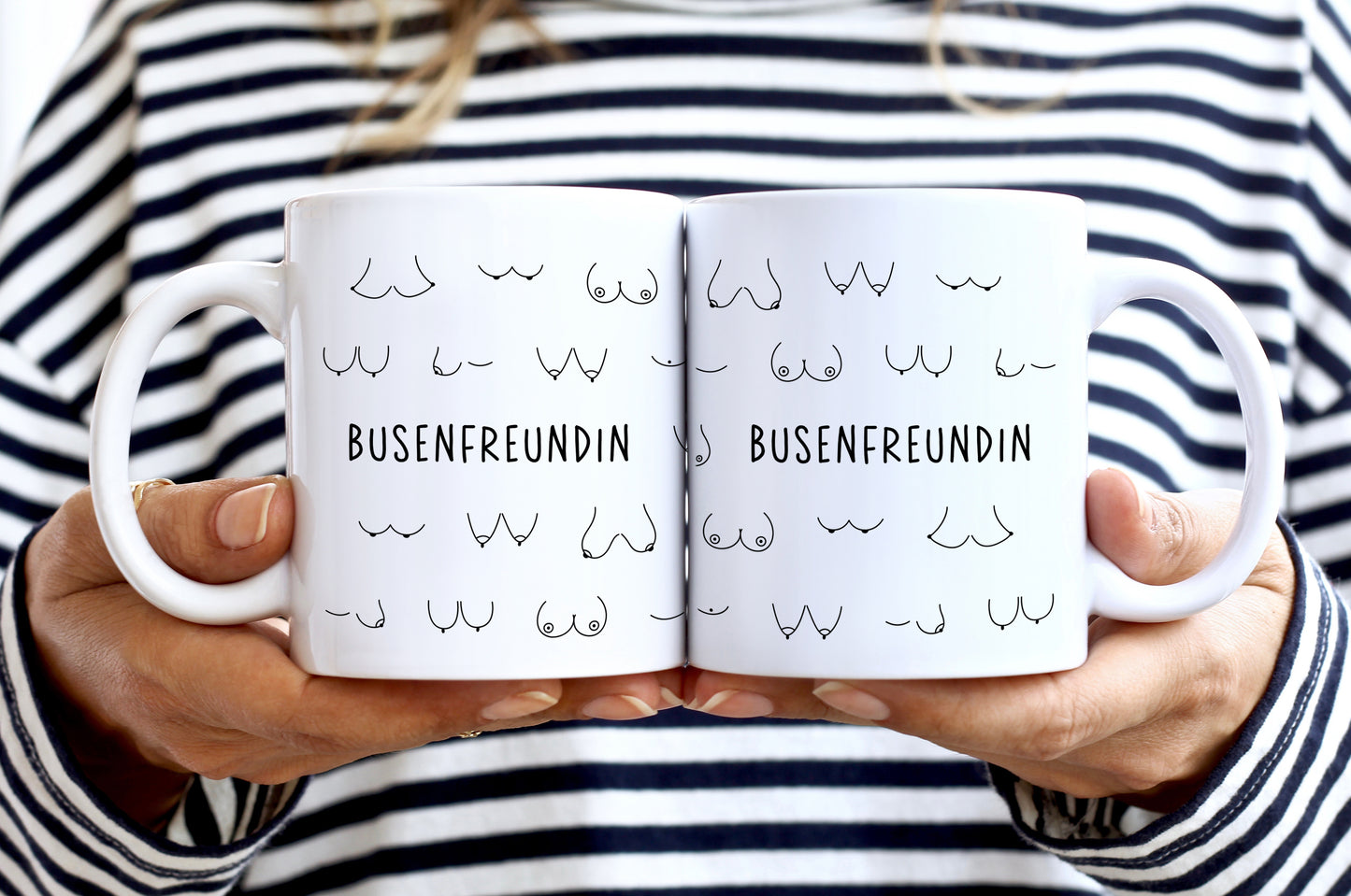 Zwei Tassen mit Busenfreundin-Aufdruck und Brust-Illustrationen, Geschenkidee, personalisierbar