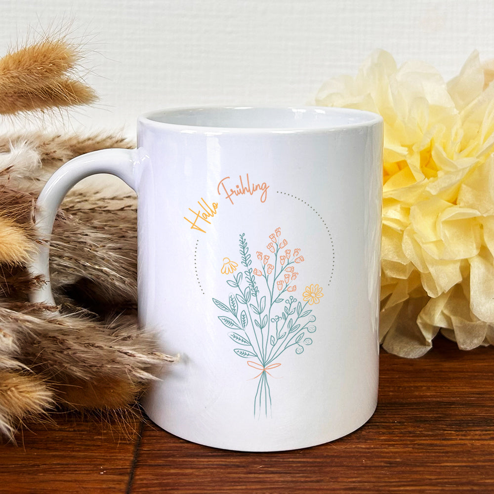 Personalisierte Tasse | mit Wunschnamen | Frühling | Blumenstrauß | beim Kaffee an Blumen erfreuen