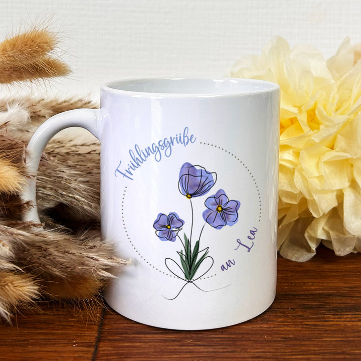 Personalisierte Tasse | mit Wunschnamen | Frühling | Veilchen | beim Kaffee an Blumen erfreuen