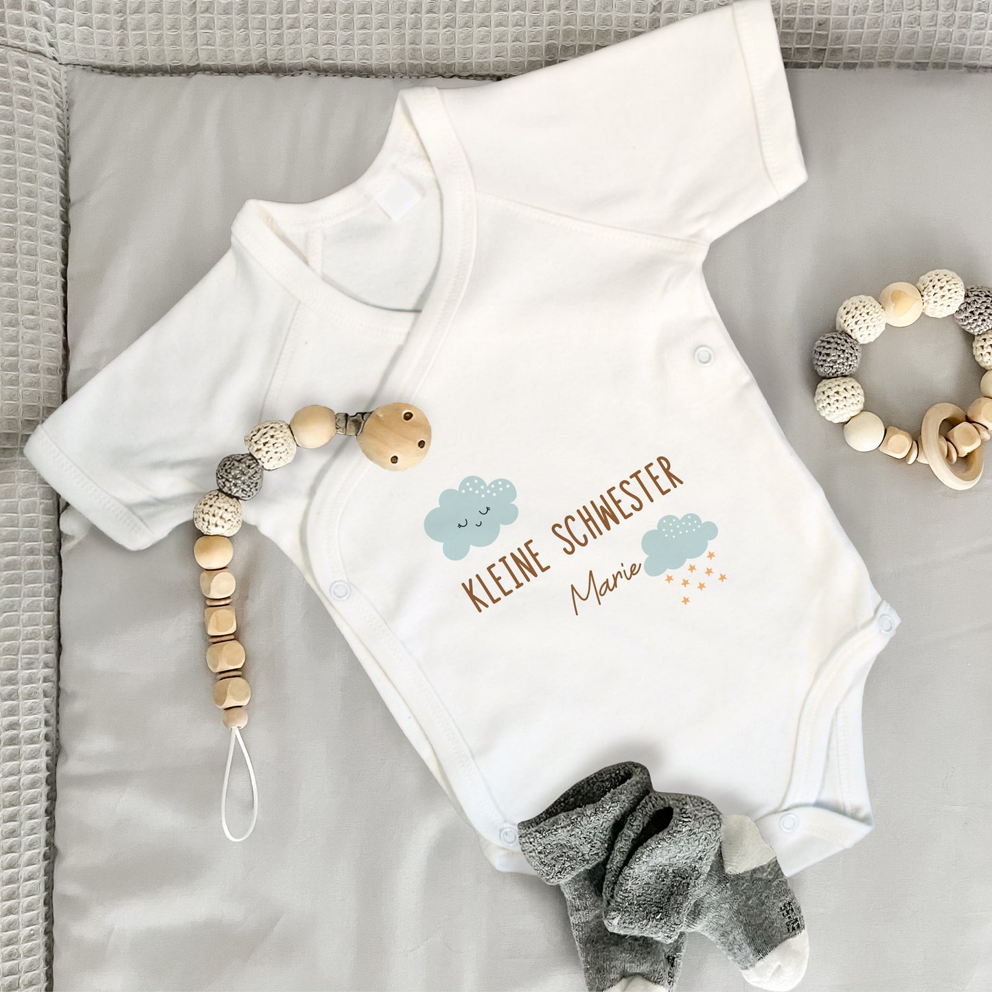 Baby Body Kurzarm mit Name | Wickelbody aus Bio-Baumwolle | Kleine Schwester