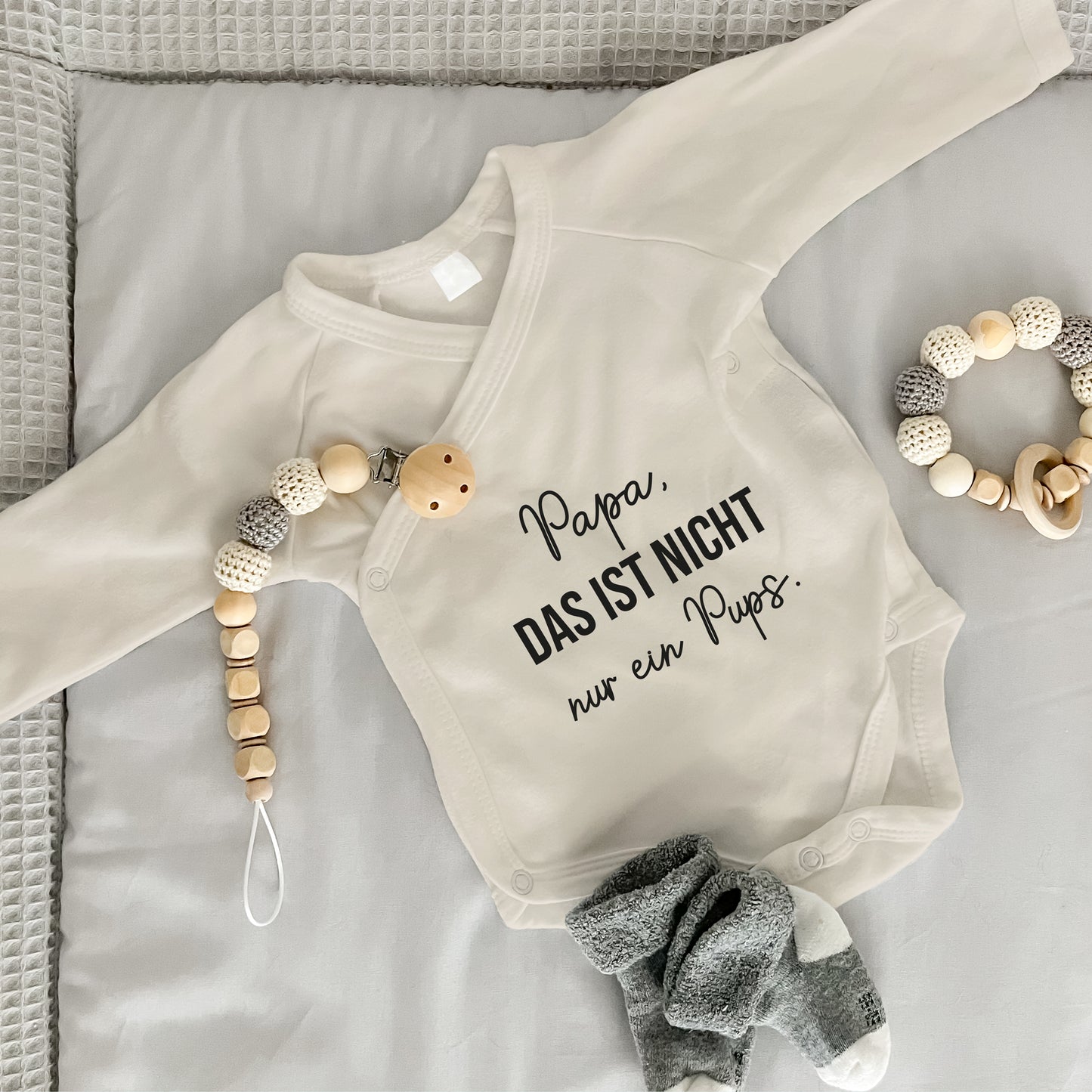 Baby Body Langarm mit Spruch | Wickelbody aus Bio-Baumwolle | Papa, das ist nicht nur ein Pups