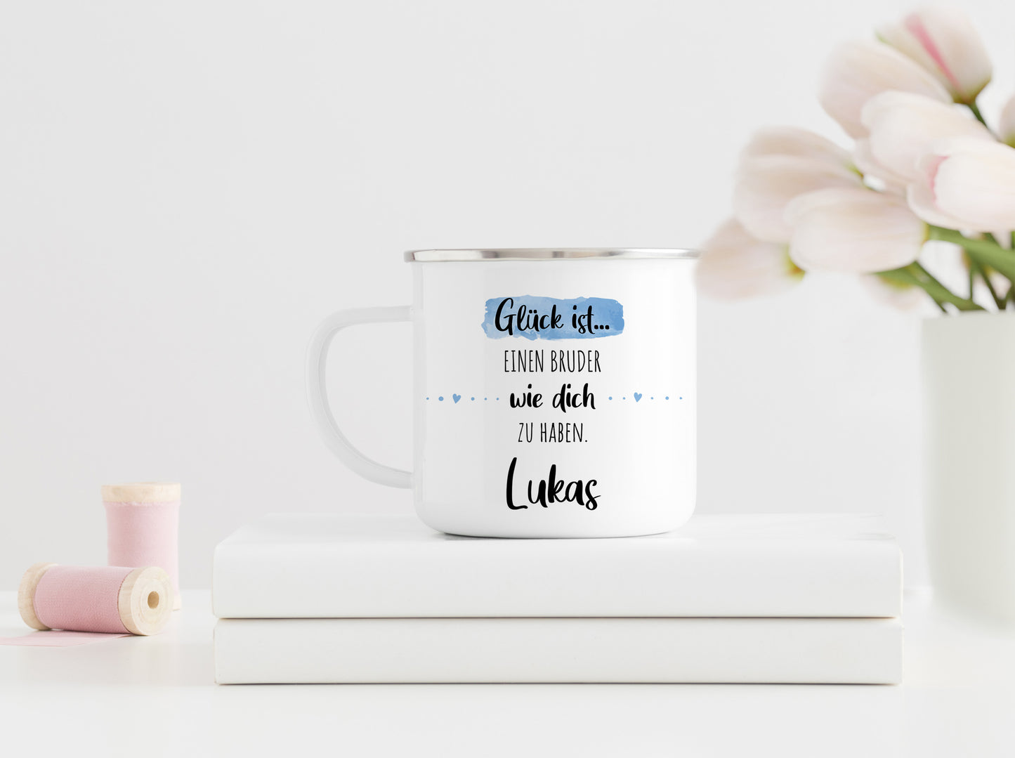 Bruder | Emaille Kaffeebecher personalisiert | Glück ist einen wie dich zu haben | Tasse mit Name | Geschenk | Rand silber oder schwarz - verschenkich.de