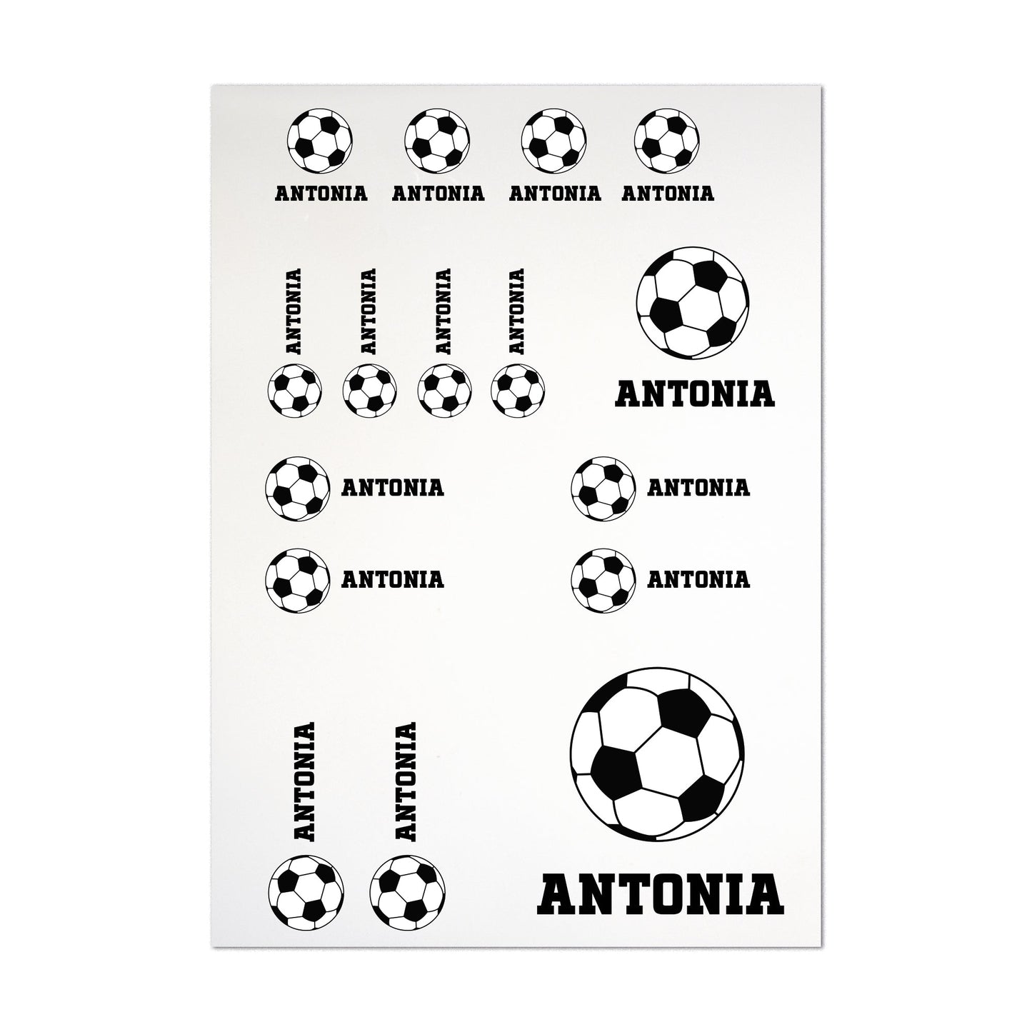 Bogen mit 16 Fußball-Bügelmotiven in verschiedenen Größen, kombiniert mit dem Namen „Antonia“