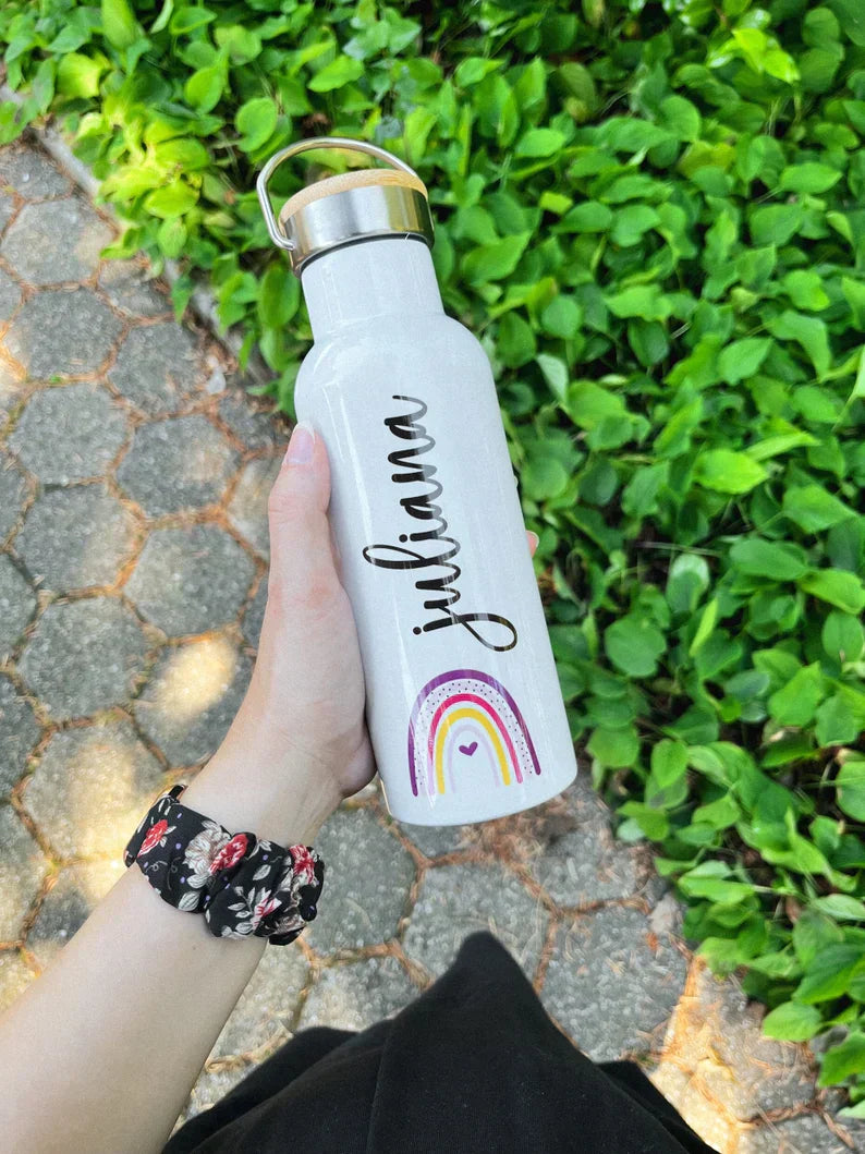 Personalisierte Isolierflasche mit eigenen Namen oder Wunschname - Motiv: Regenbogen - verschenkich.de