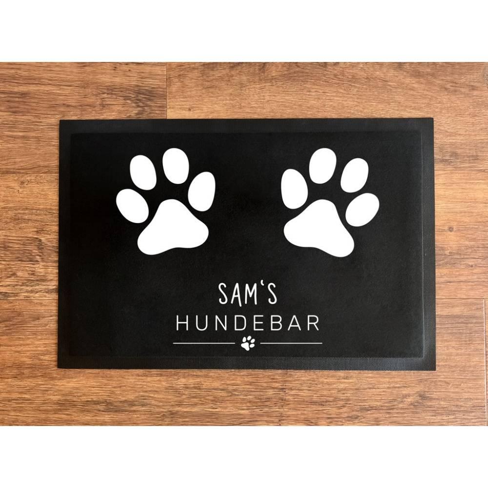 Personalisierte Napfunterlage mit Wunschname für Hunde - Motiv: Hundebar - verschenkich.de