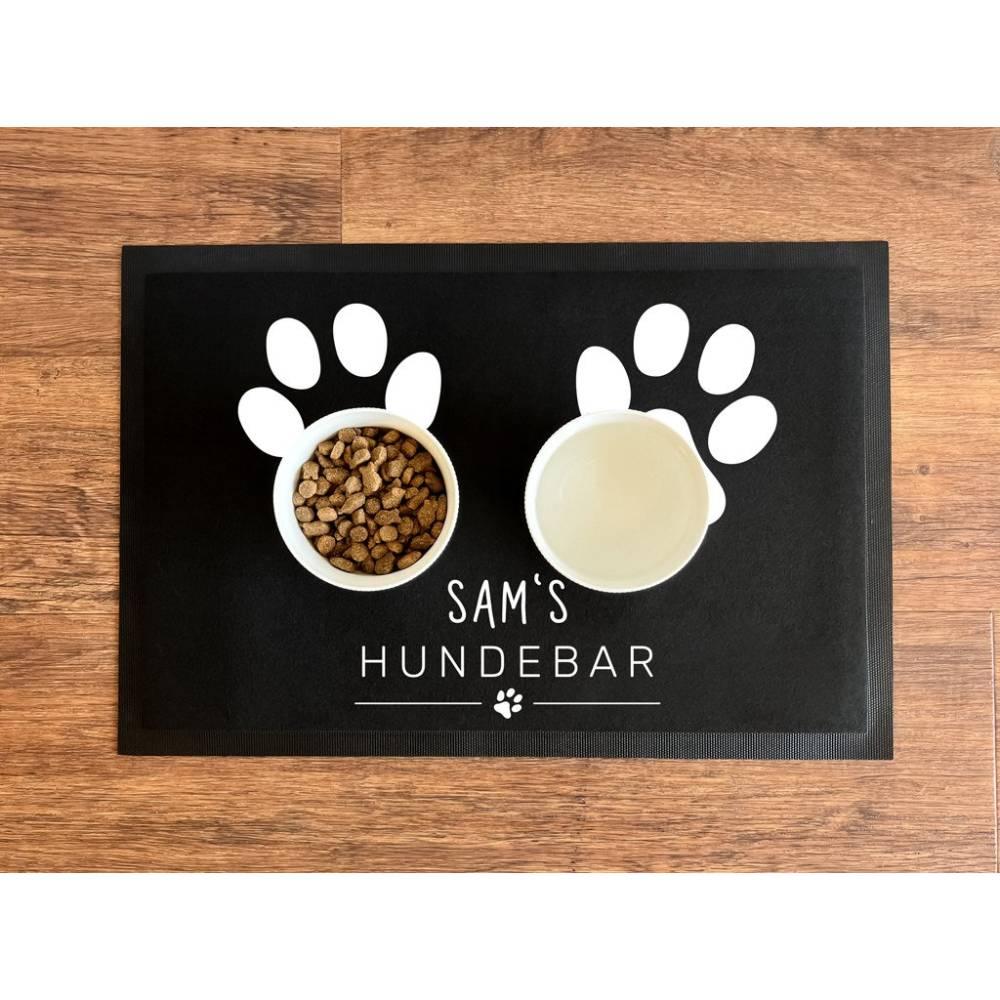 Personalisierte Napfunterlage mit Wunschname für Hunde - Motiv: Hundebar - verschenkich.de