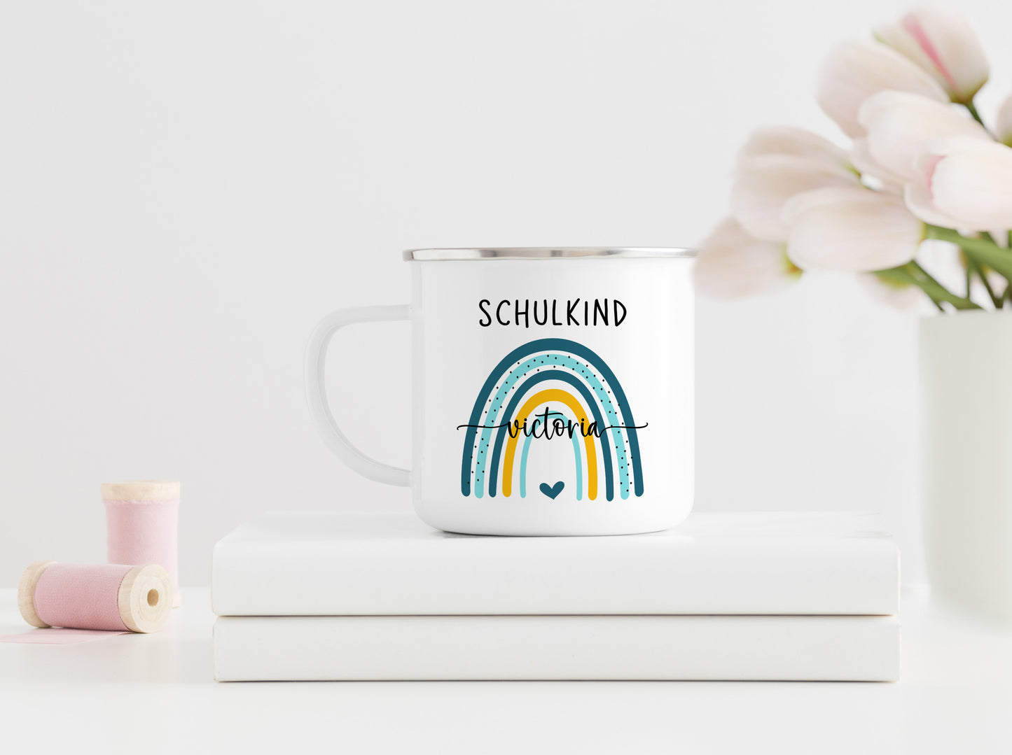 Personalisierter Emaillebecher | Schulkind Regenbogen blau | Emaille Tasse | Rand schwarz oder silber | mit Wunschnamen | Einschulung - verschenkich.de