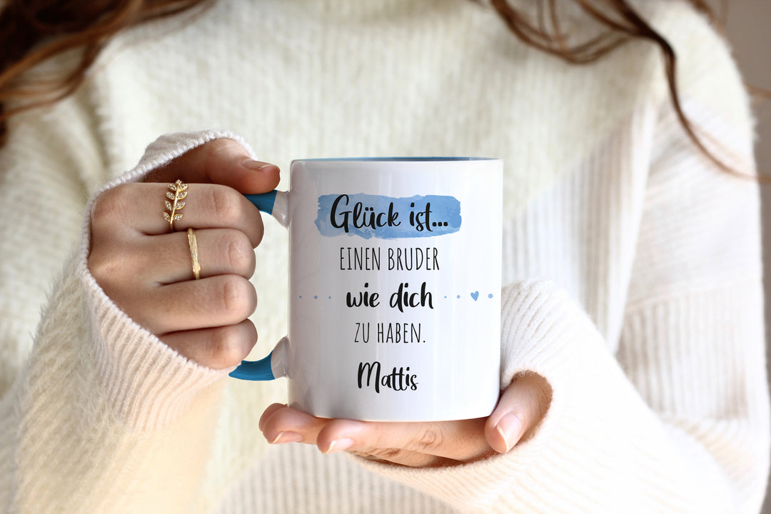 Bruder | Kaffeetasse | Glück ist einen wie dich zu haben | Tasse mit Wunschnamen personalisiert | Geschenk | weiß oder Henkel+Innen blau