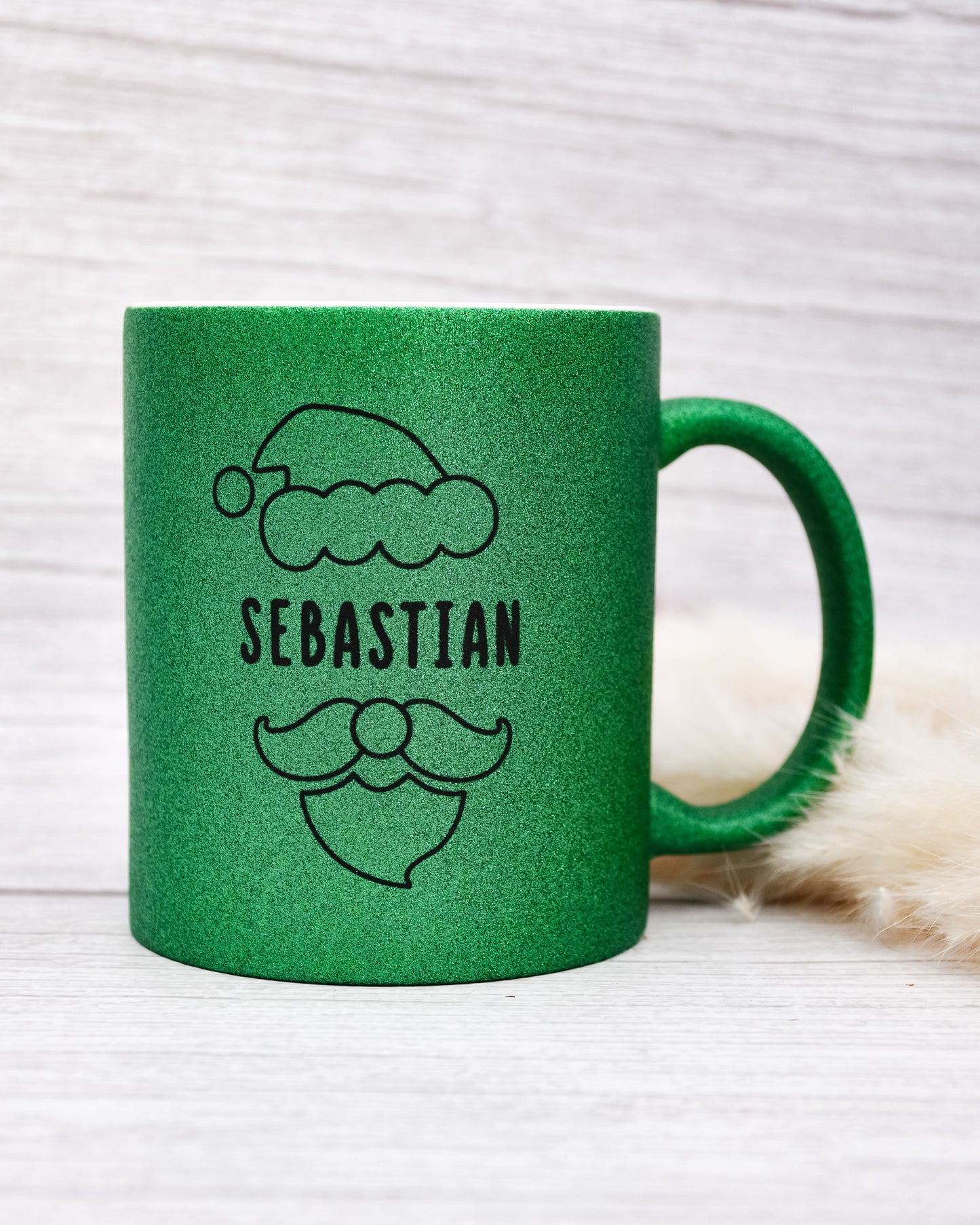 Keramik Tasse in Glitzer + Grün mit Name | Weihnachtsmann