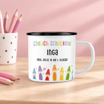 Emaille Tasse mit Namen | Endlich Schulkind | Buntstifte unten