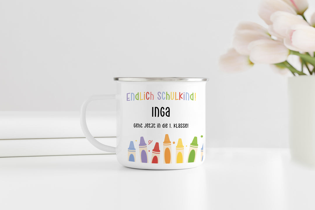 Personalisierter Emaillebecher | Endlich Schulkind | Buntstifte unten | Emaille Tasse | Rand schwarz oder silber | mit Name | Einschulung