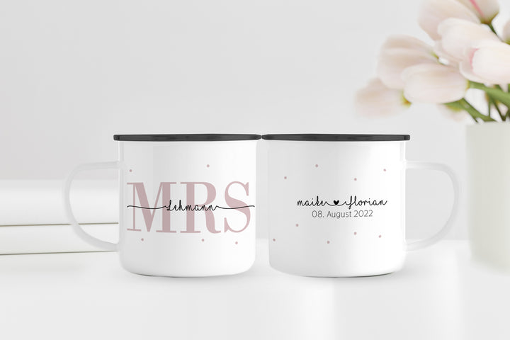 Personalisiertes Emaillebecher Set | 2 Emaille Tassen mit schwarzem Rand | mit Wunschnamen und Datum | Mrs. + Mr. | Geschenk für Hochzeit