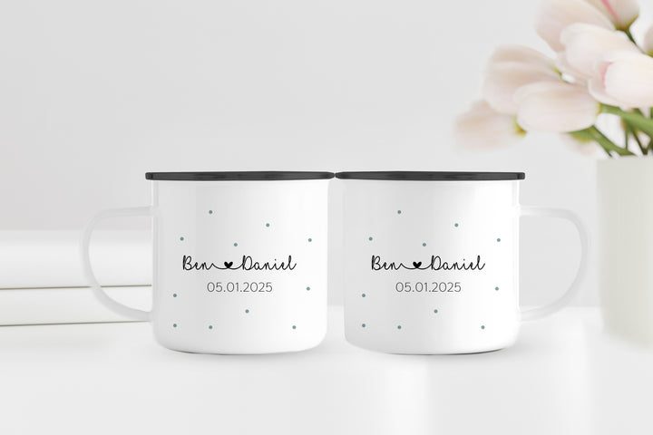 Personalisiertes Emaillebecher Set | Mr + Mr | 2 Emaille Tassen | Rand Silber oder Schwarz | Name und Datum | Geschenk für Hochzeit