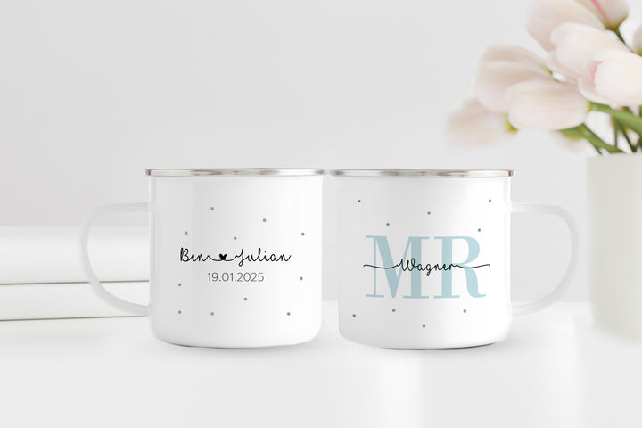 Personalisiertes Emaillebecher Set | Mr + Mr | 2 Emaille Tassen | Rand Silber oder Schwarz | Name und Datum | Geschenk für Hochzeit