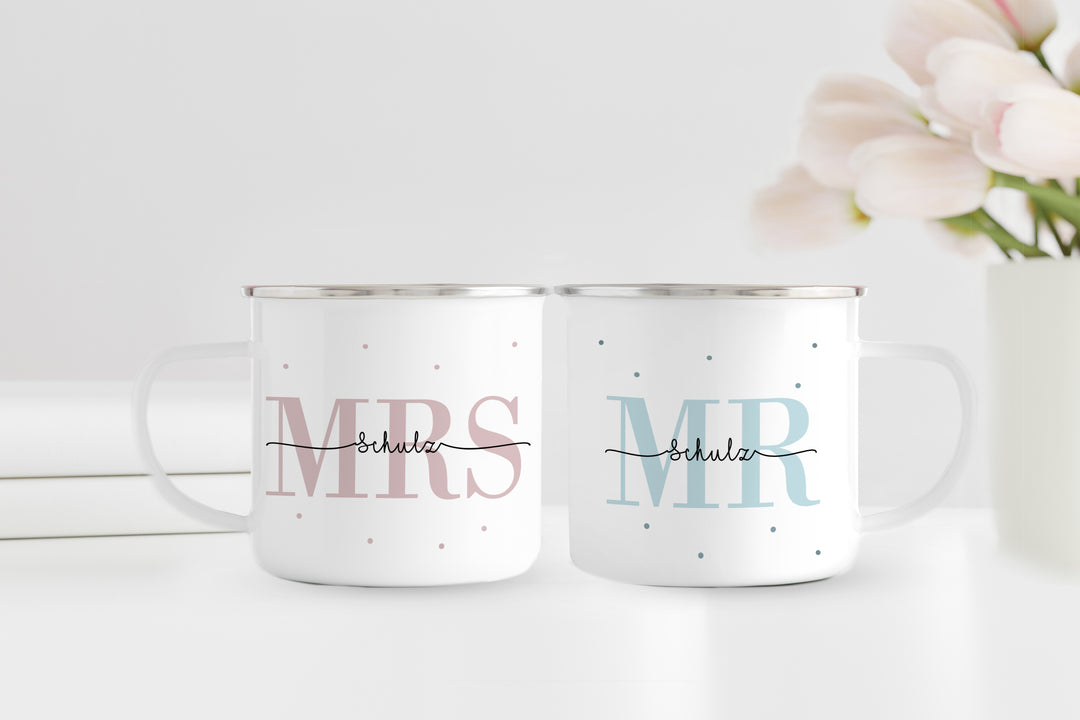 Personalisiertes Emaillebecher Set | Mrs + Mr | 2 Emaille Tassen | Rand Silber oder Schwarz | Name und Datum | Geschenk für Hochzeit