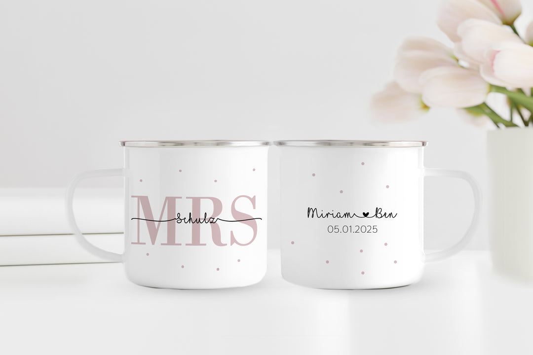 Personalisiertes Emaillebecher Set | Mrs + Mr | 2 Emaille Tassen | Rand Silber oder Schwarz | Name und Datum | Geschenk für Hochzeit