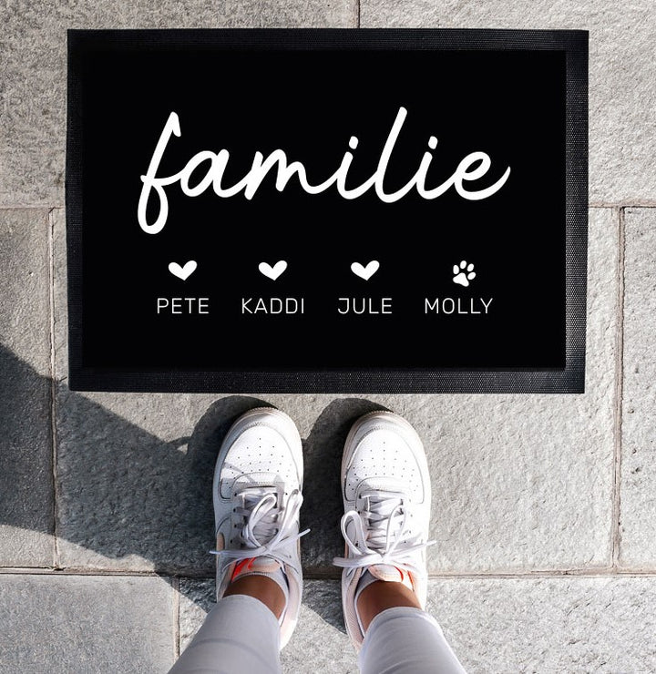 Personalisierte Fußmatte | Familie 8 | Herzen | Vornamen | Pfotenabdruck | 35 x 50 cm | 40 x 60 cm | für Familien mit Hund oder Katze