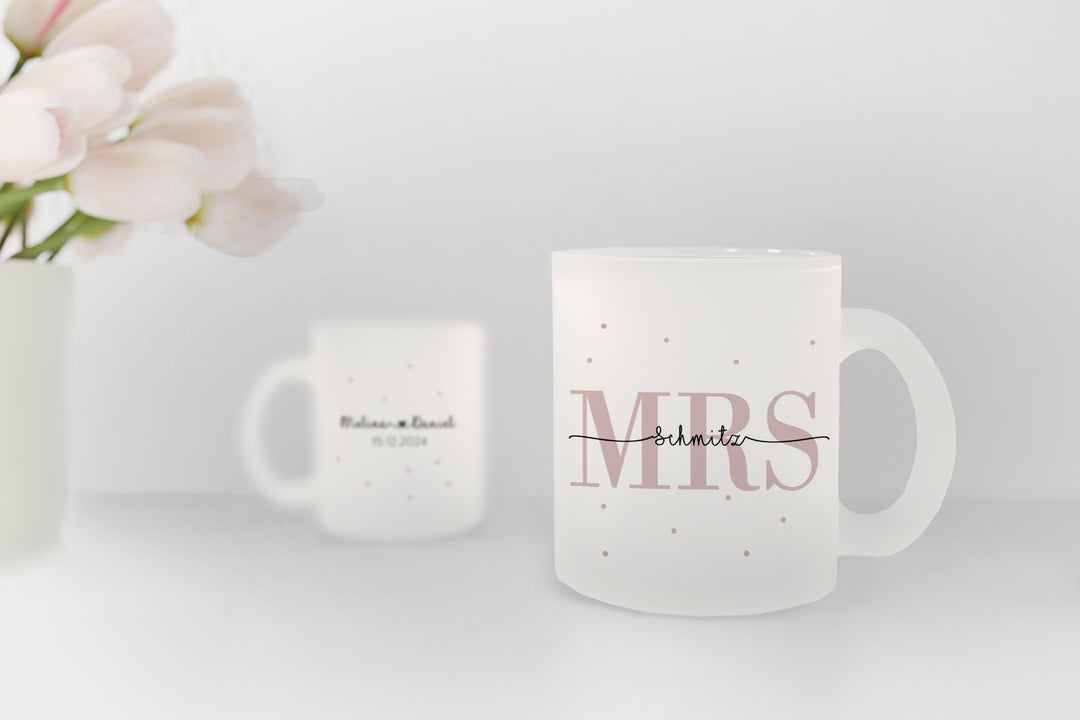 Personalisiertes Glas Tassen Set | mit Wunschnamen und Datum | Mrs + Mr | persönliches Geschenk für Hochzeit der Eheleute | satiniertes Glas