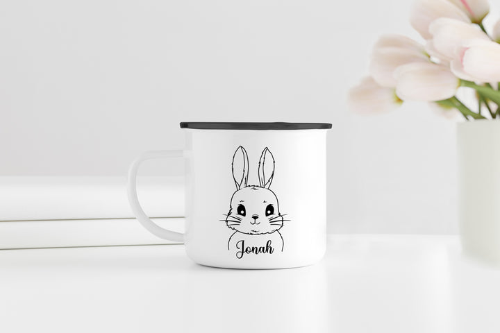 Personalisierter Emaille Becher | mit Wunschnamen | Hase | Junge | Ostern | Rand schwarz | Kaffeetasse als Geschenk und Ostergruß