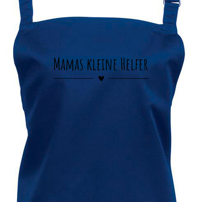 Kochschürze in royal mit schwarzem Schriftzug Mamas kleine Helfer und Herzmotiv, personalisiert mit Kindernamen