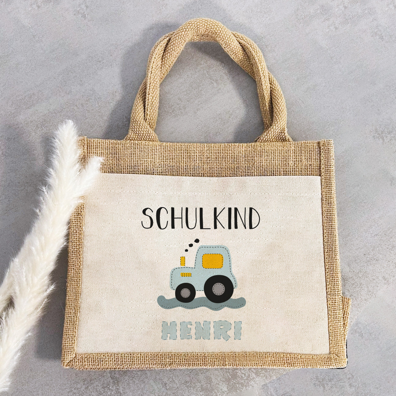 Einschulung | Personalisierte Jute Pocket Tasche | mit Wunschnamen | Schulkind Traktor blau | als Geschenktasche für Schulanfang