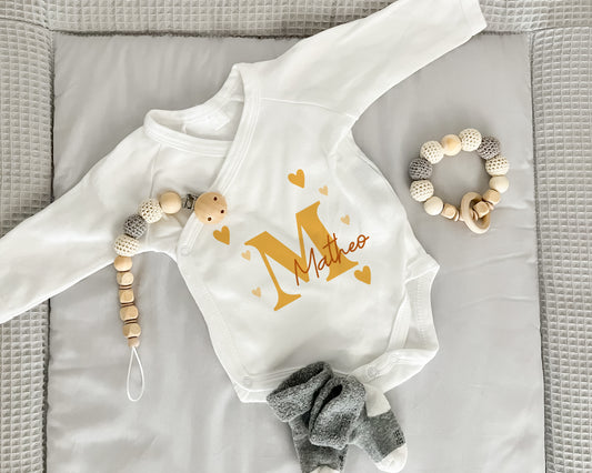 Baby Body Langarm | Wickelbody aus Bio-Baumwolle | Initiale in gold gelb mit Name - verschenkich.de