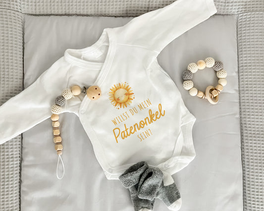 Baby Body mit süßer Frage ‚Willst du mein Patenonkel sein?‘ | einzigartiges Geschenk für besonderen Moment | Wickelbody aus Bio Baumwolle - verschenkich.de