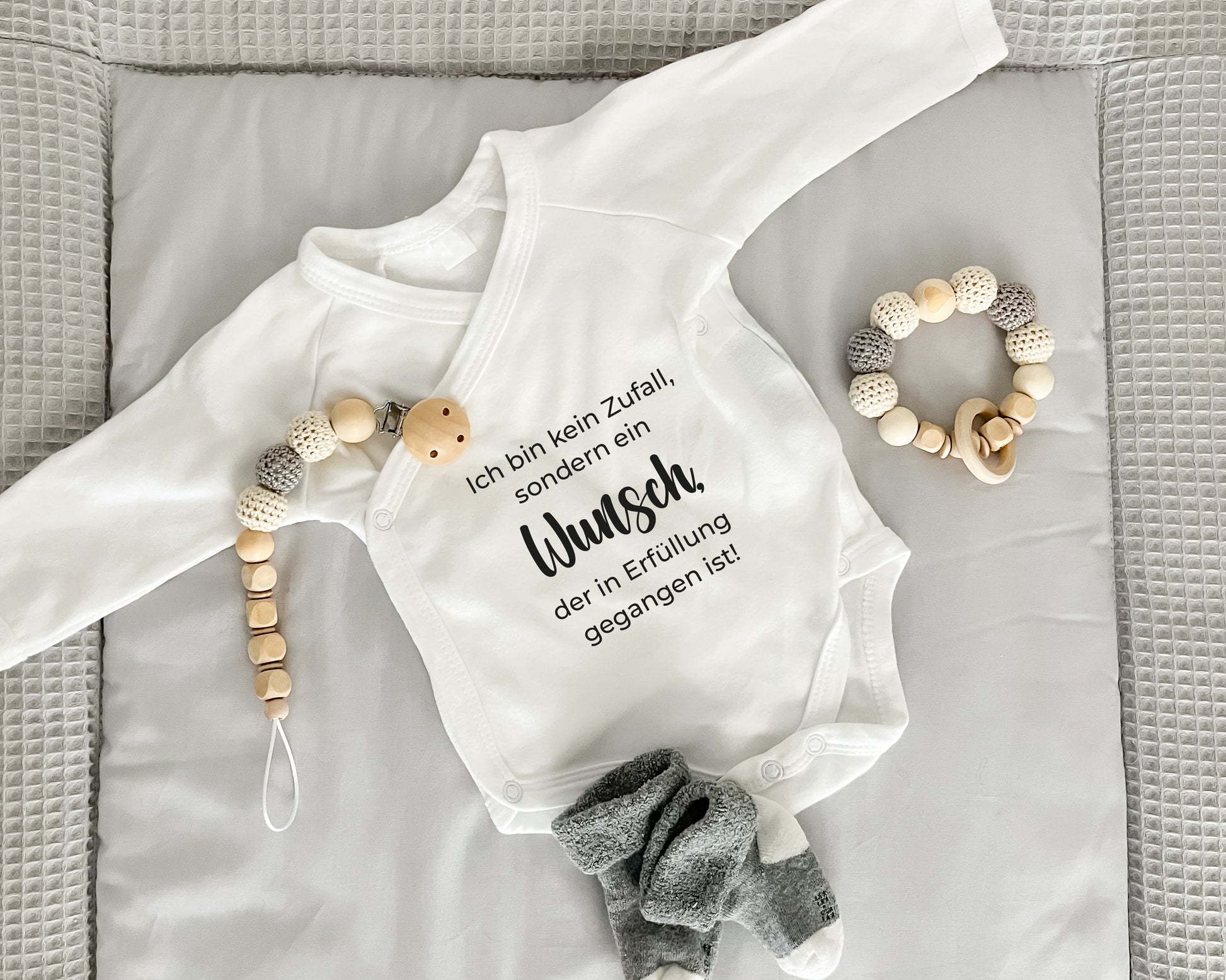 Baby Wickelbody aus Bio-Baumwolle | Ich bin kein Zufall, sondern ein Wunsch | Erfüllung | Langarm Baby Body | Perfektes Geschenk zur Geburt - verschenkich.de