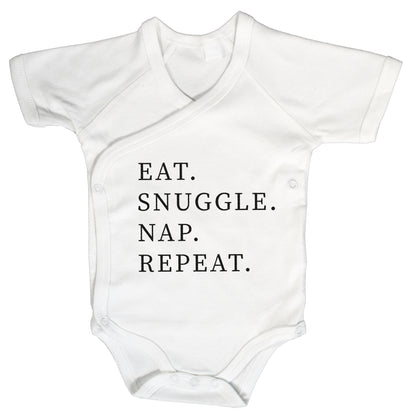 Baby Body Kurzarm mit Spruch | Wickelbody aus Bio-Baumwolle | Eat. Snuggle. Nap. Repeat.
