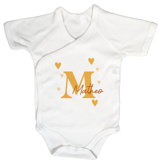 Baby Body Kurzarm mit Name | Wickelbody aus Bio-Baumwolle | Initiale in gold gelb