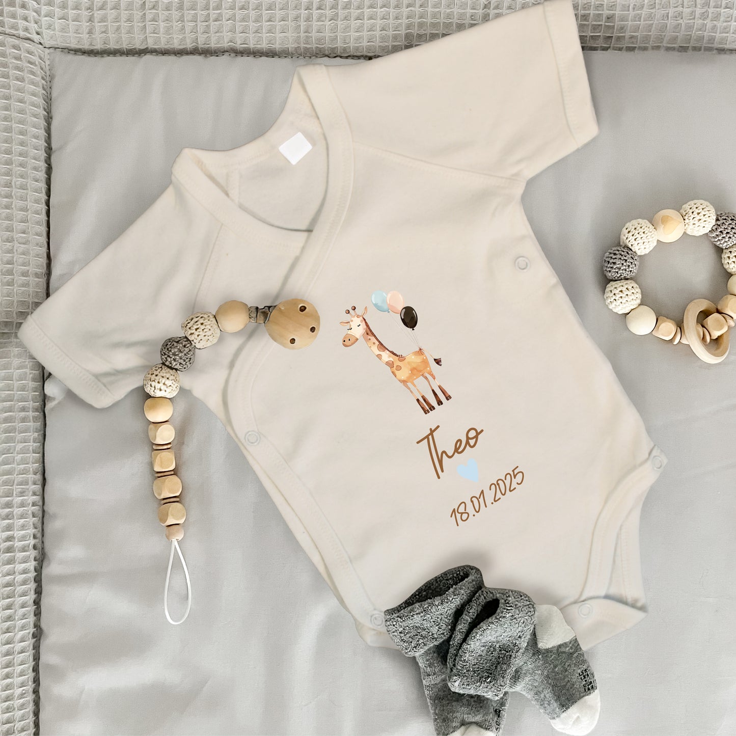 Baby Body Kurzarm mit Name & Geburtsdatum | Wickelbody aus Bio-Baumwolle | Tierparty - Giraffe