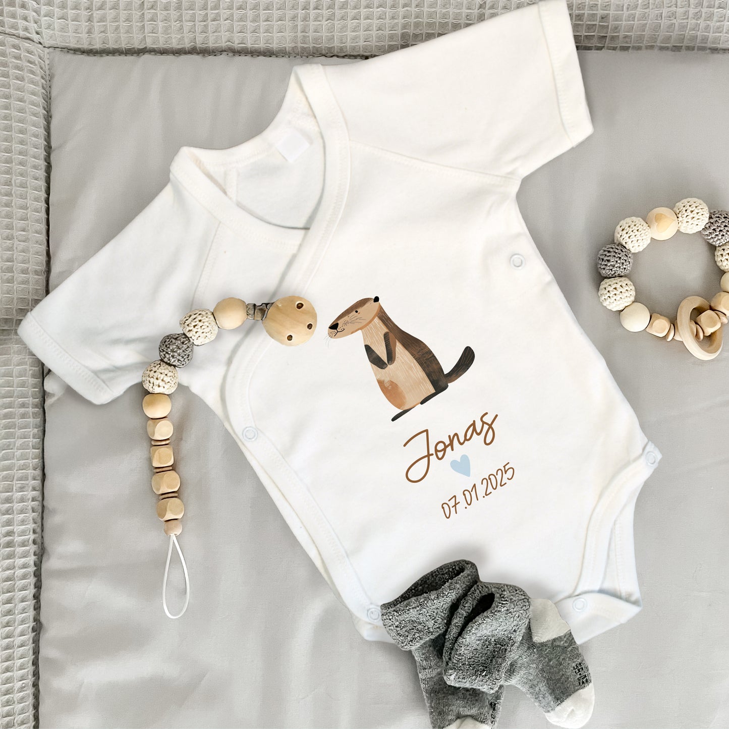 Baby Body Kurzarm mit Name & Geburtsdatum | Wickelbody aus Bio-Baumwolle | Tierparty - Otter