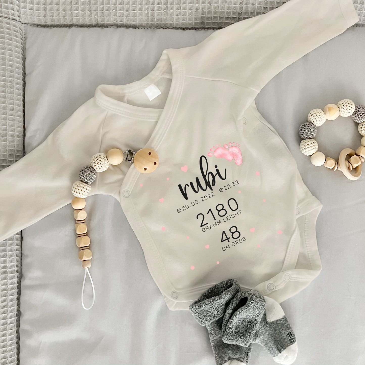 Baby Body Langarm mit Name & Geburtsdaten | Wickelbody aus Bio-Baumwolle | Babys Daten