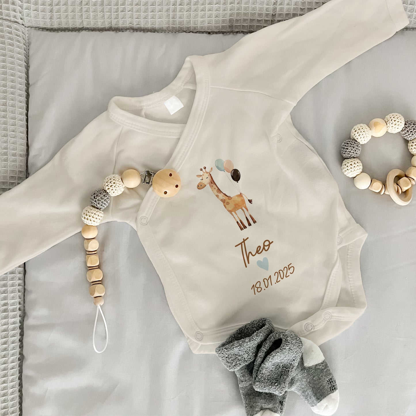 Baby Body Langarm mit Name & Geburtsdatum | Wickelbody aus Bio-Baumwolle | Tierparty - Giraffe