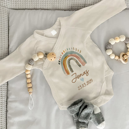 Baby Body Langarm mit Name & Geburtsdatum | Wickelbody aus Bio-Baumwolle | Boho Regenbogen