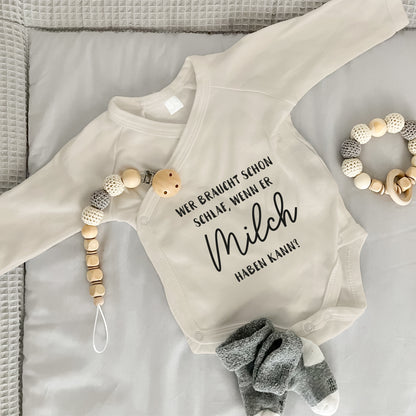 Baby Body Langarm mit Spruch | Wickelbody aus Bio-Baumwolle | Wer braucht schon Schlaf, wenn er Milch haben kann!