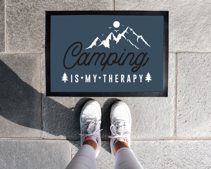 Fußmatte mit Spruch | Camping is my therapy