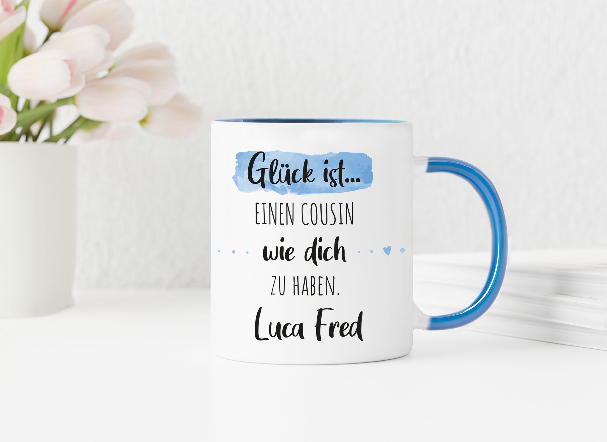 Cousin | Kaffeetasse | Glück ist einen wie dich zu haben | Tasse mit Wunschnamen personalisiert | Geschenk | weiß oder Henkel+Innen blau - verschenkich.de