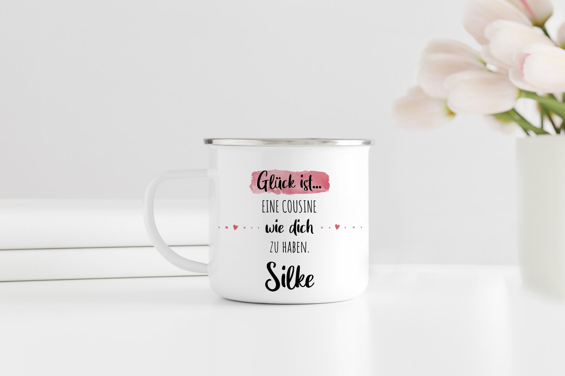 Cousine | Emaille Kaffeebecher personalisiert | Glück ist eine wie dich zu haben | Tasse mit Name | Geschenk | Rand silber oder schwarz - verschenkich.de