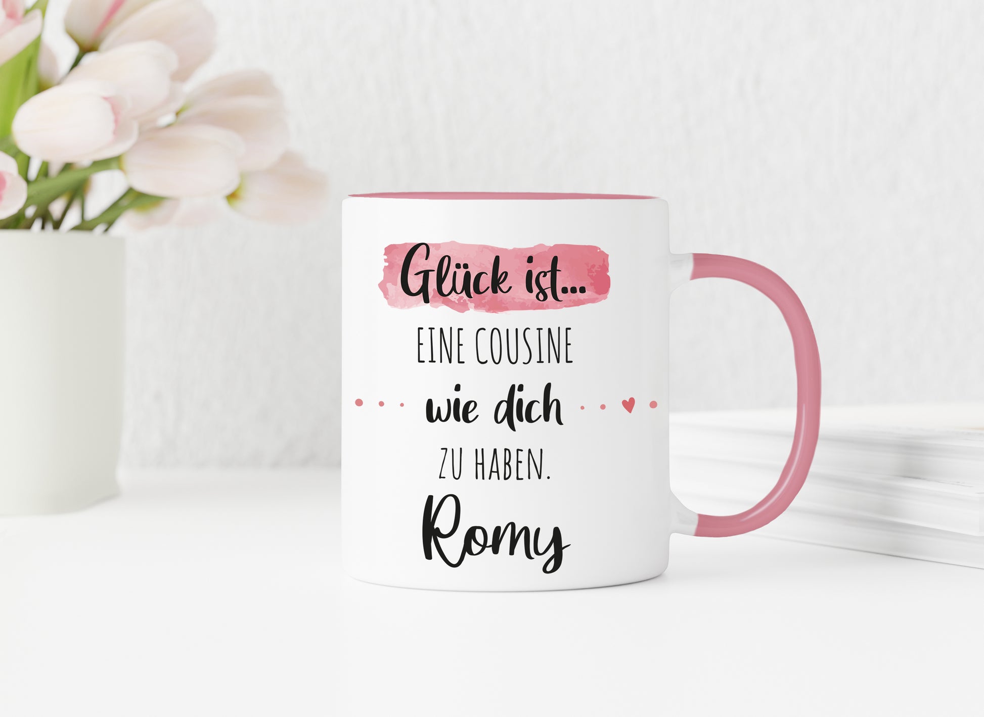Cousine | Kaffeetasse | Glück ist eine wie dich zu haben | Tasse mit Wunschnamen personalisiert | Geschenk | weiß oder Henkel+Innen rosa - verschenkich.de