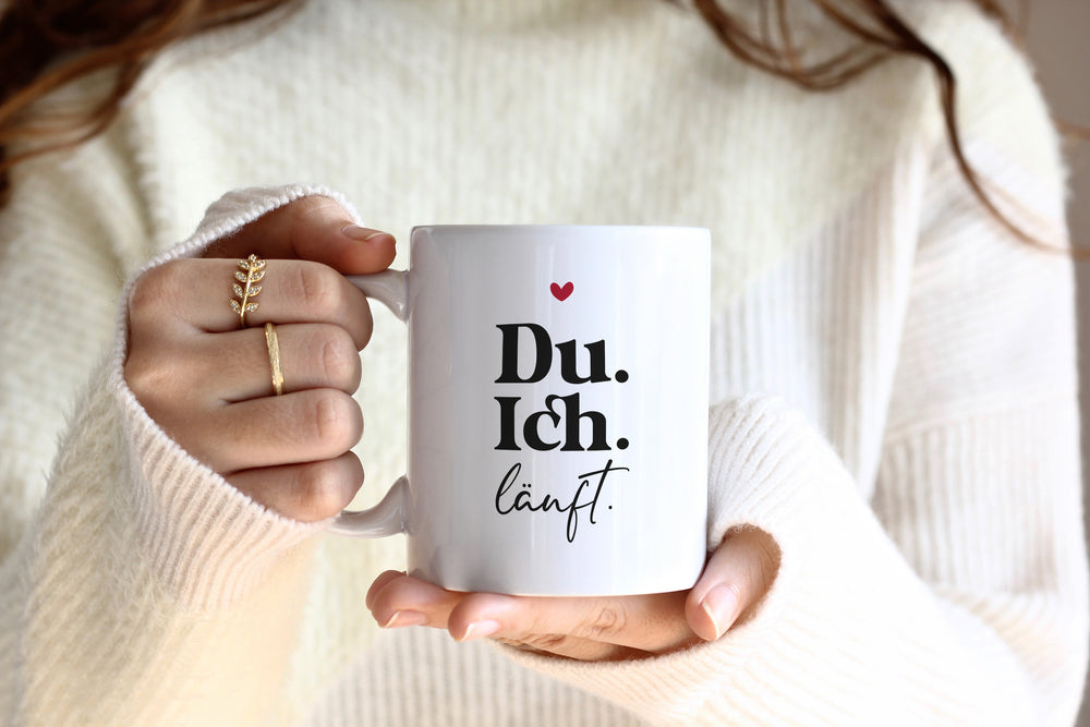 Du. Ich. Läuft. | Herz rot | weiße Kaffeetasse | Tasse als Geschenk für Verliebte, Paare zum Valentinstag - verschenkich.de