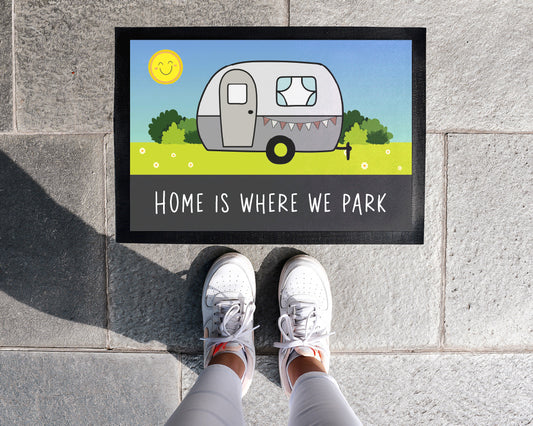Fußmatte 'Home is where we park' | 35x50 cm oder 40x60 cm mit rutschfester Gummiunterseite - verschenkich.de