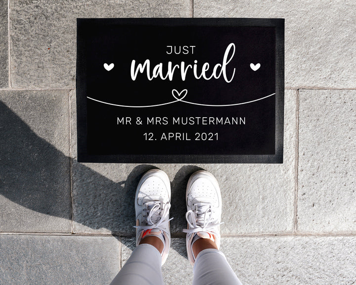 Personalisierte Fußmatte mit Wunschnamen | Just married – Weiß | 35 x 50 cm oder 40 x 60 cm | Geschenkidee zur Hochzeit für Paare