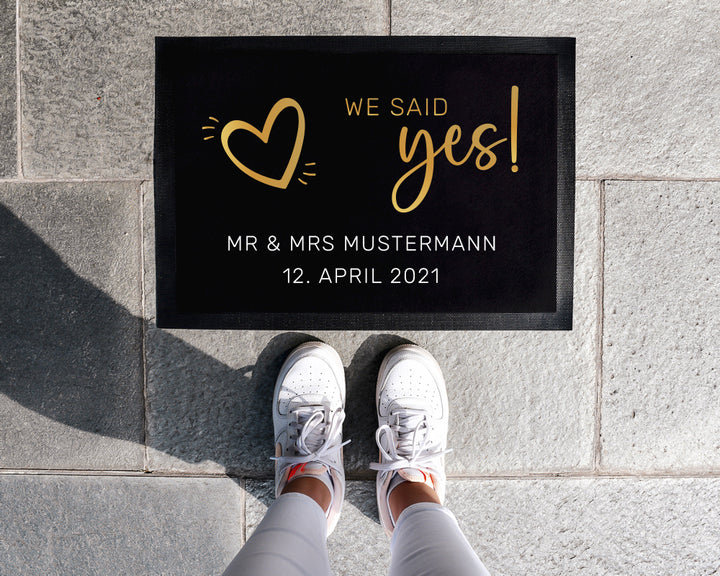 Personalisierte Fußmatte mit Wunschnamen | We said yes - Goldverlauf | 35 x 50 cm oder 40 x 60 cm | Geschenkidee zur Hochzeit für Paare