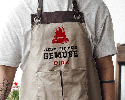Grillschürze mit Name + Kunstleder Applikation | Fleisch ist mein Gemüse | schwarz oder beige - verschenkich.de