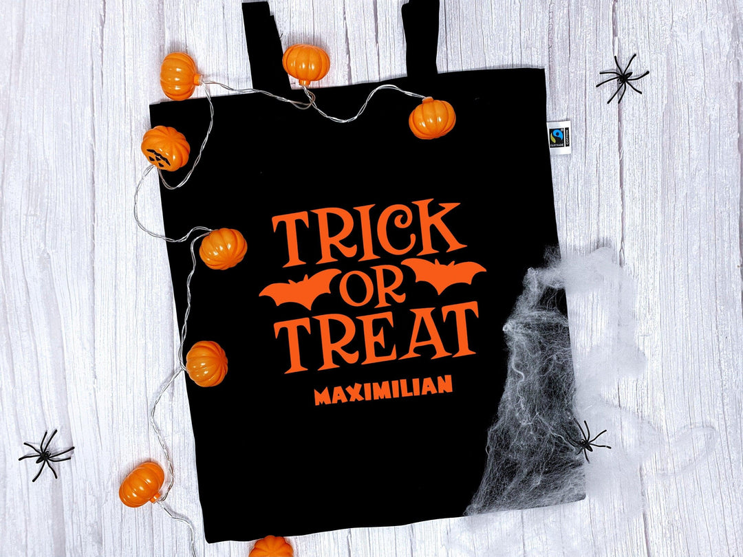 Halloween Stofftasche mit eigenen Namen für Süßigkeiten - Motiv: Trick or Treat - verschenkich.de