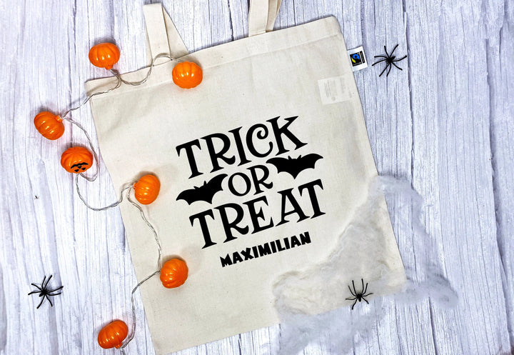 Halloween Stofftasche Stoffbeutel mit eigenen Namen für Süßigkeiten - Motiv: Trick or Treat - verschenkich.de