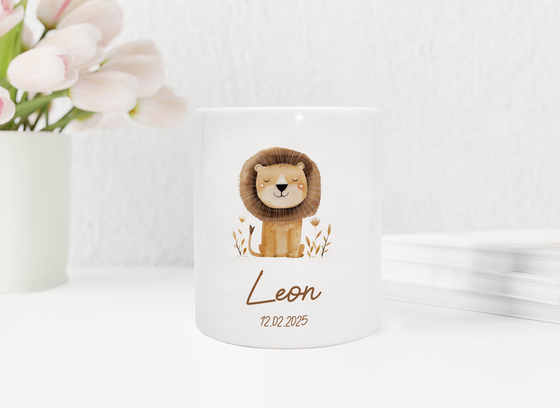 Personalisierte Spardose aus Keramik | mit Wunschnamen und Datum | Löwe | Tierparty | bezauberndes Geldgeschenk für Kinder - verschenkich.de