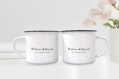 Personalisierte Tassen im Set | Emaille-Look | Mrs + Mr | mit Wunschnamen | Datum | Keramik | Geschenk zur Hochzeit, Jahrestag der Eheleute - verschenkich.de